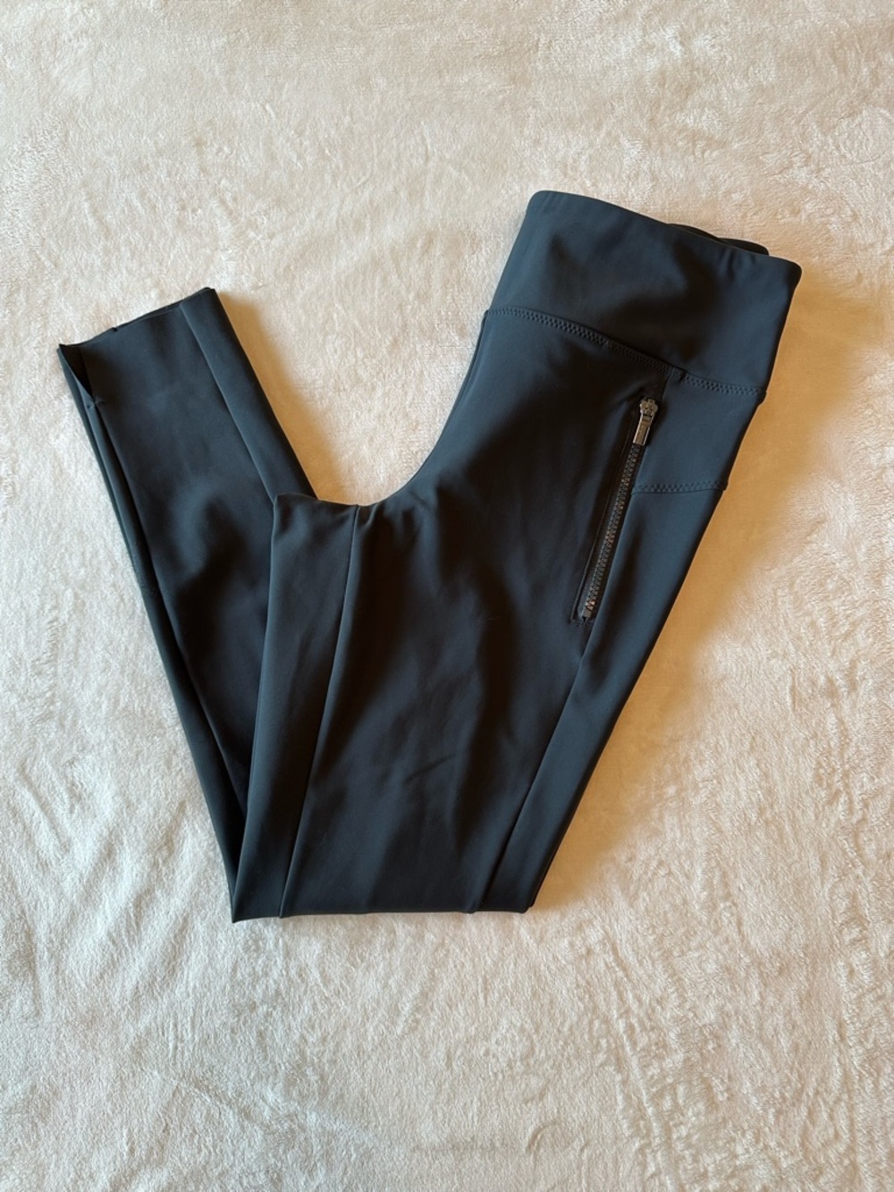 Athleta Black Stellar Tight in black Size Medium